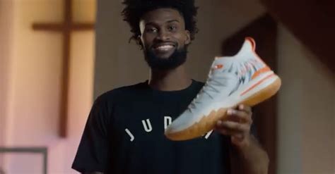 jonathan isaac shoe company.